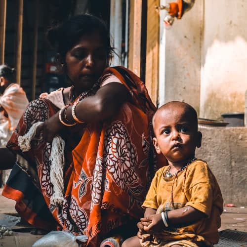 Mother and child in poverty in South Asia