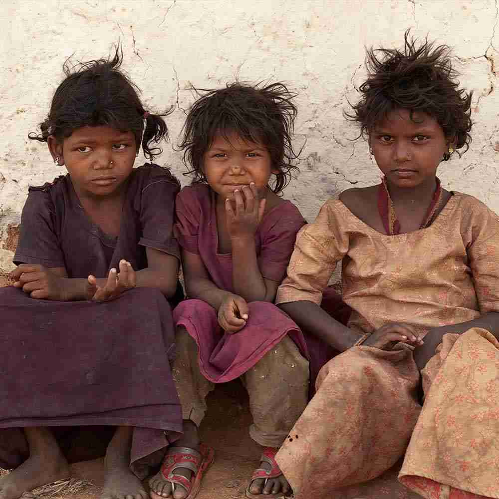 Children living under extreme poverty