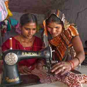 Gift recipients of sewing machines can earn a stable income by sewing clothes